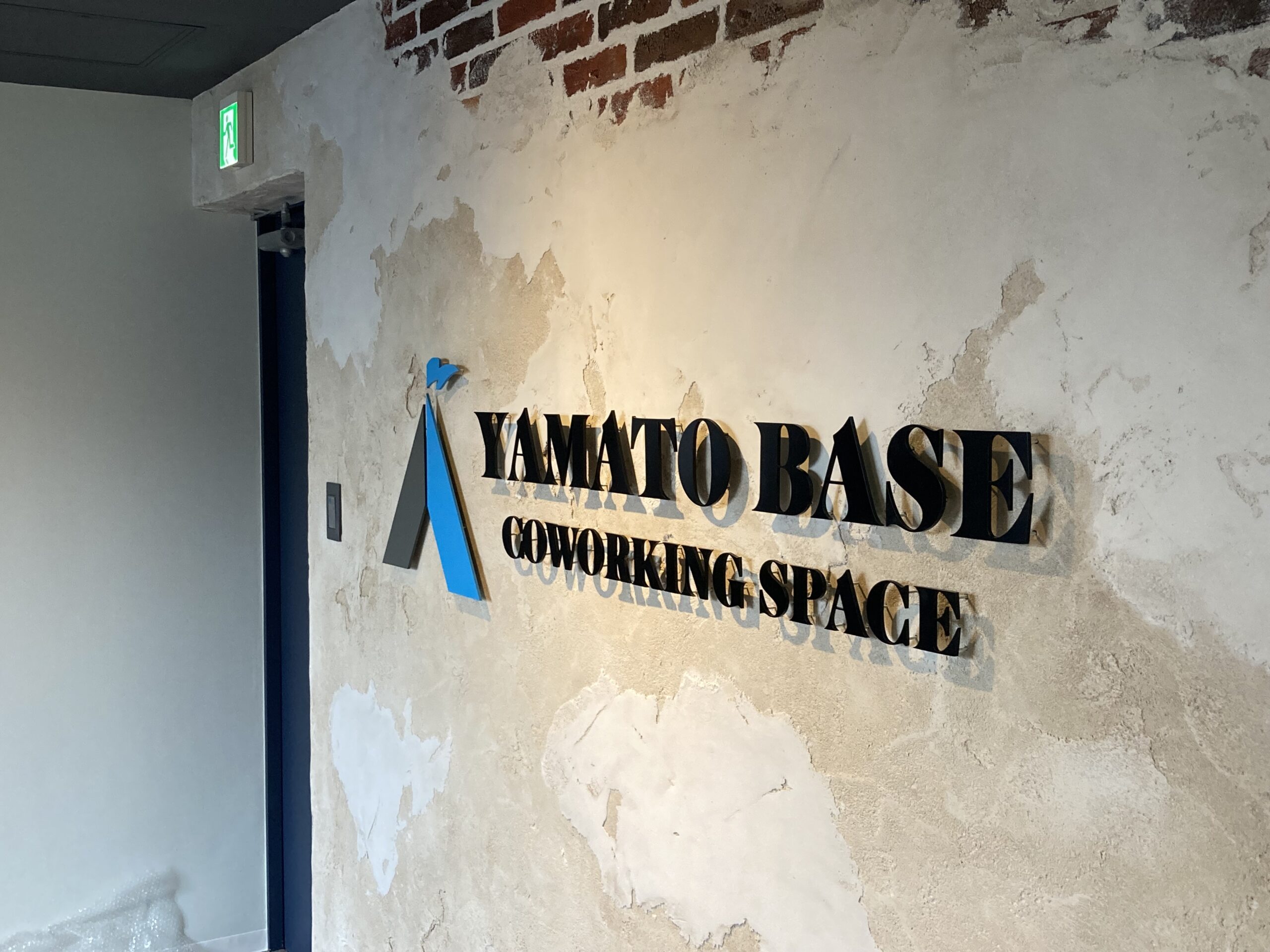 YAMATO BASEエントランス看板